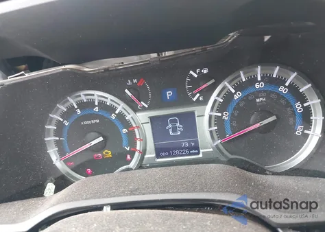 2014 Toyota 4Runner Sr5 z USA, uszkodzony, nr VIN JTEZU5JR8E5081504